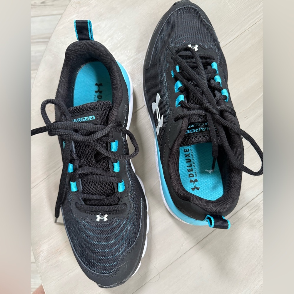 Under Armour Black and Teal Deluxe Foam Sneakers